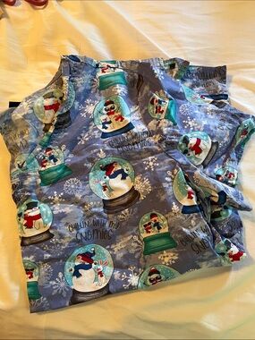Blue Snow Globe Print Women's Scrub Top - Chillin' With My Snowmies